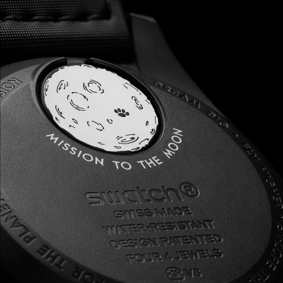 Swatch x Omega x Snoopy Black Mission to the Moonphase New Moon – SO33B700 – SneakerMood – 03